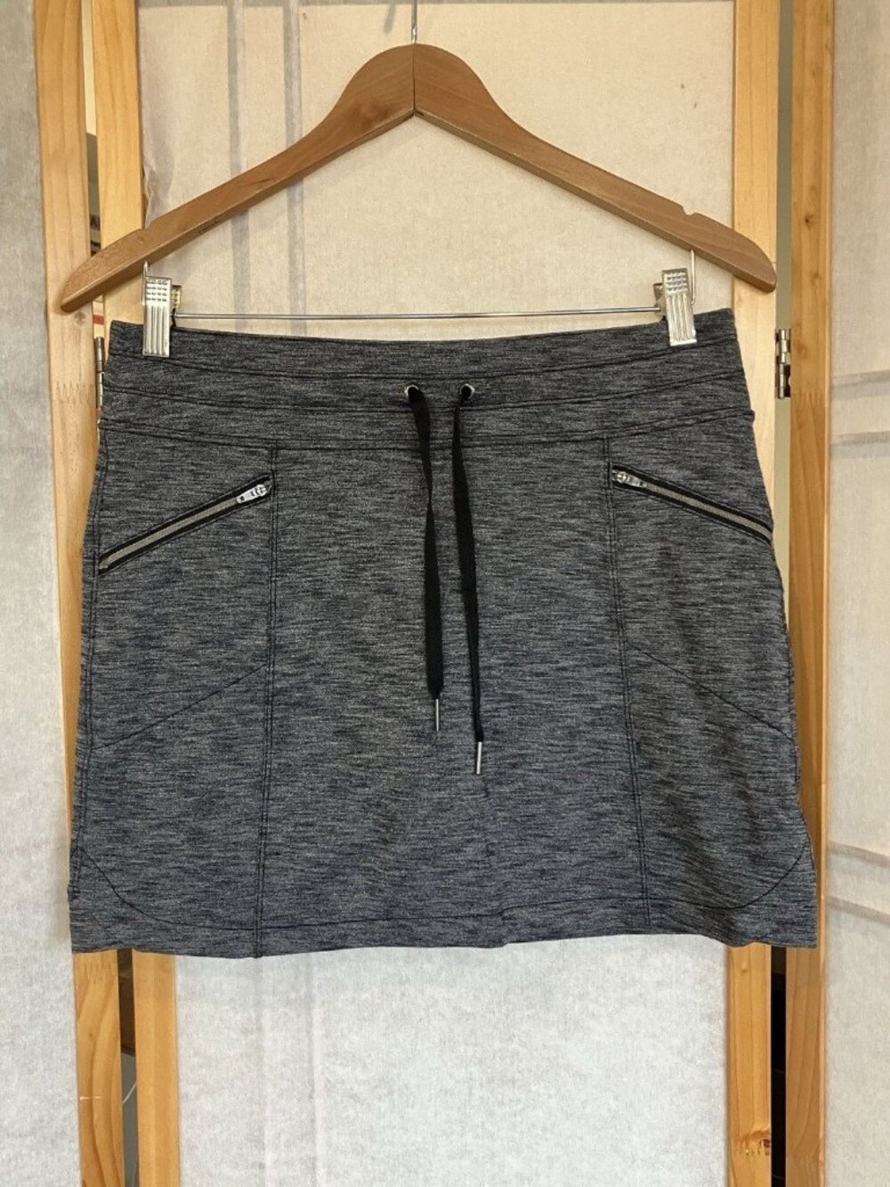 Women’s Athleta Heather Gray Skorts Zip Pockets Drawstring, Hiking, Tennis, Golf